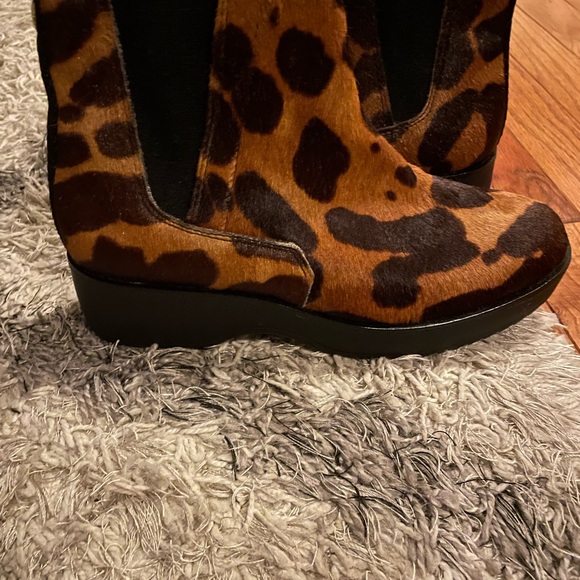NWOT Louise Et Cie leopard Chelsea boots - Picture 4 of 6